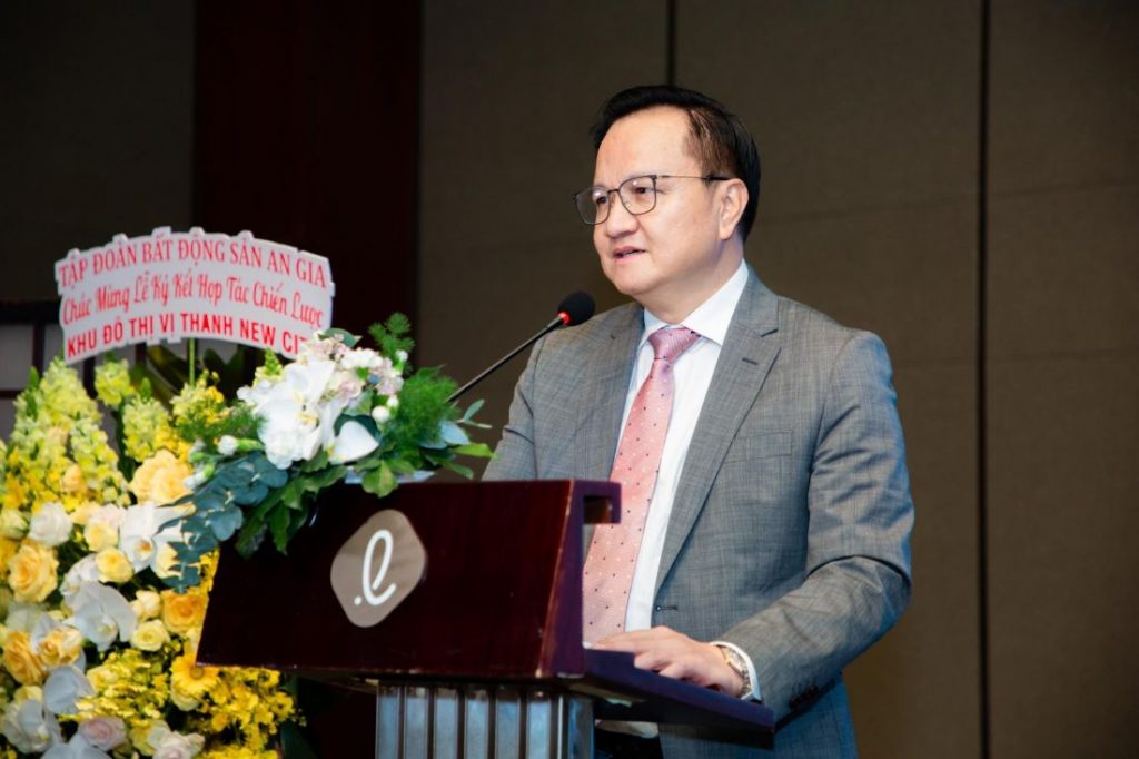 Ông Nguyễn Vĩnh Trân, Đại diện Sakura Group phát biểu tại sự kiện Vị Thanh New City Ảnh: Công ty CP Liên Minh.